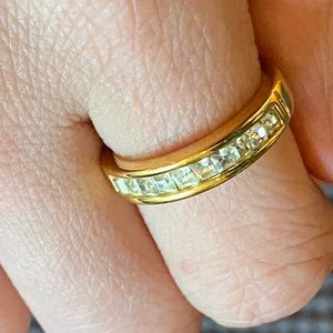 Single Row “Diamond” Band - gold, princess cut〰